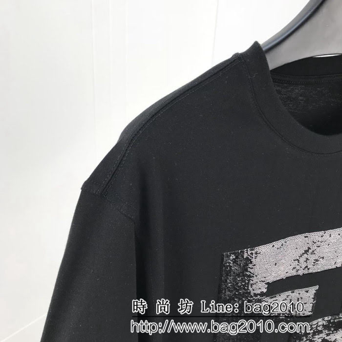 FENDI芬迪 19ss早春新款 袖子字母刺繡logo 純棉短袖 男女同款 ydi1771